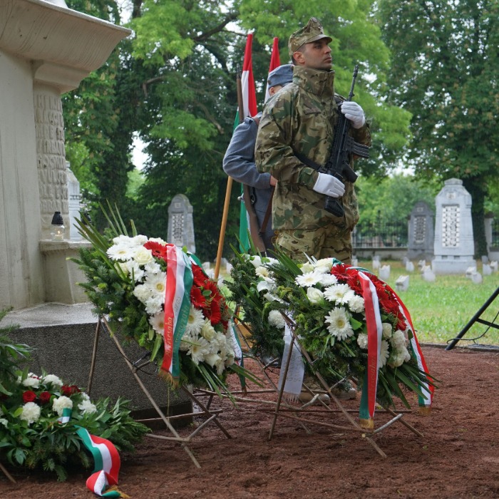 „A hősiesség nem hangos szó, hanem csendes tett.”