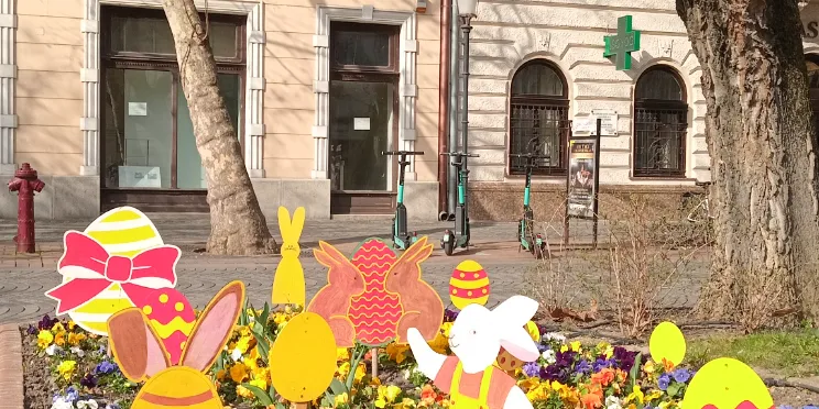 virágzó közterek, élő város képe