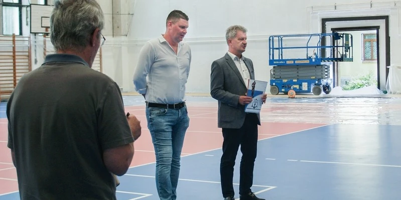 mvp-roplabda-sportcsarnok-03 képe