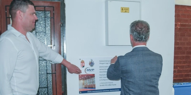 mvp-roplabda-sportcsarnok-05 képe