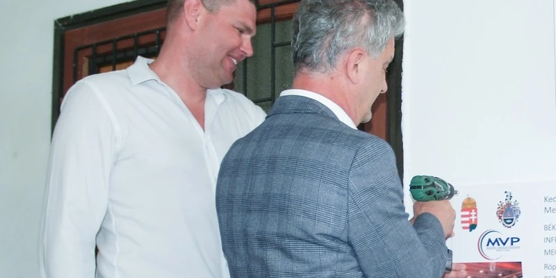 mvp-roplabda-sportcsarnok-06 képe